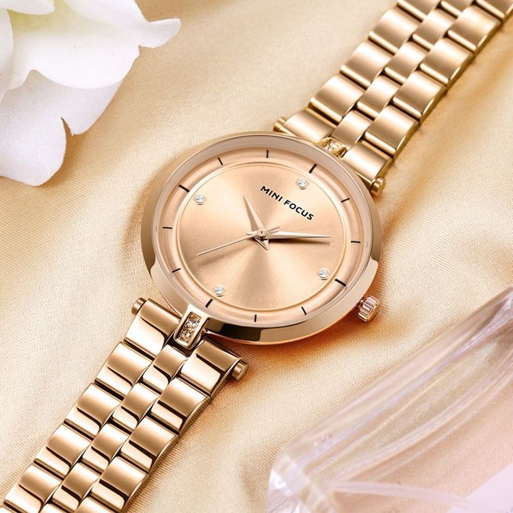 Montre Classique En Acier À Quartz Étanche Avec Strass Pour Femme