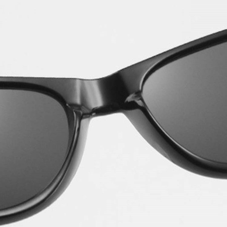 Lunettes De Soleil Noires Enveloppantes En Résine Pour Femmes