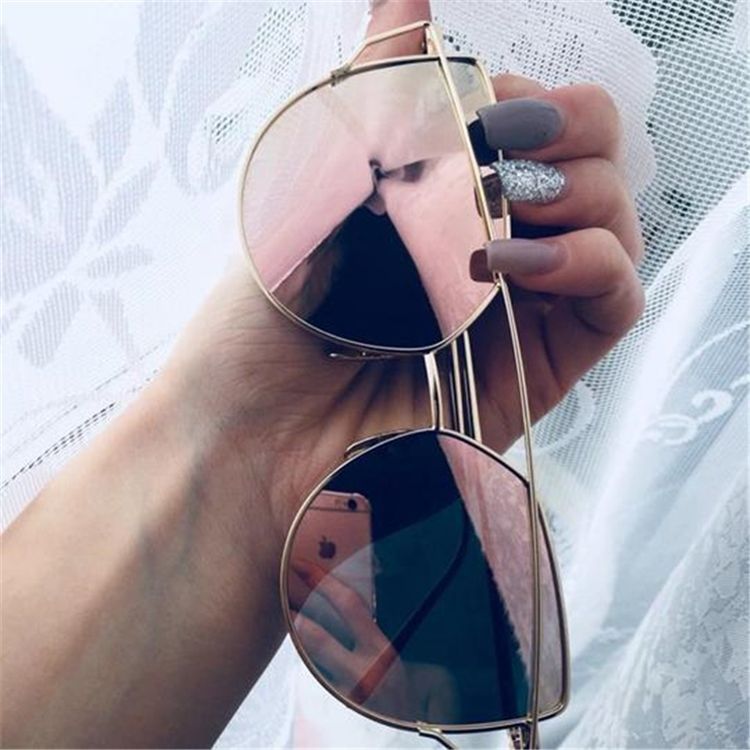 Lunettes De Soleil Tendance Œil De Chat Réfléchissant La Lumière Pour Femmes