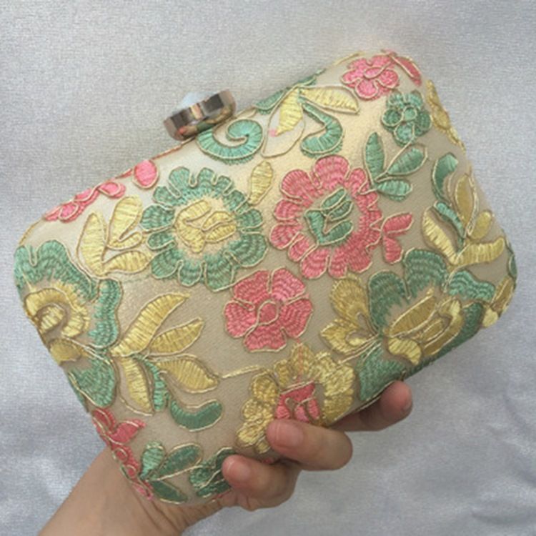 Pochette De Soirée À Motif De Dentelle Brodée Gracieuse