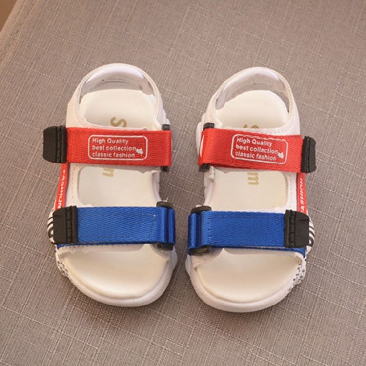 Chaussures De Bébé À Bout Ouvert Et Blocs De Couleur