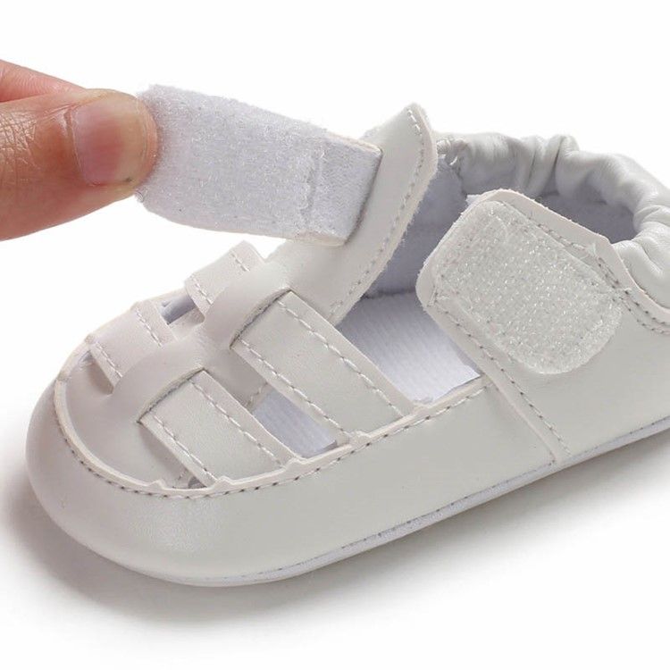 Chaussures De Bébé Creuses Unies