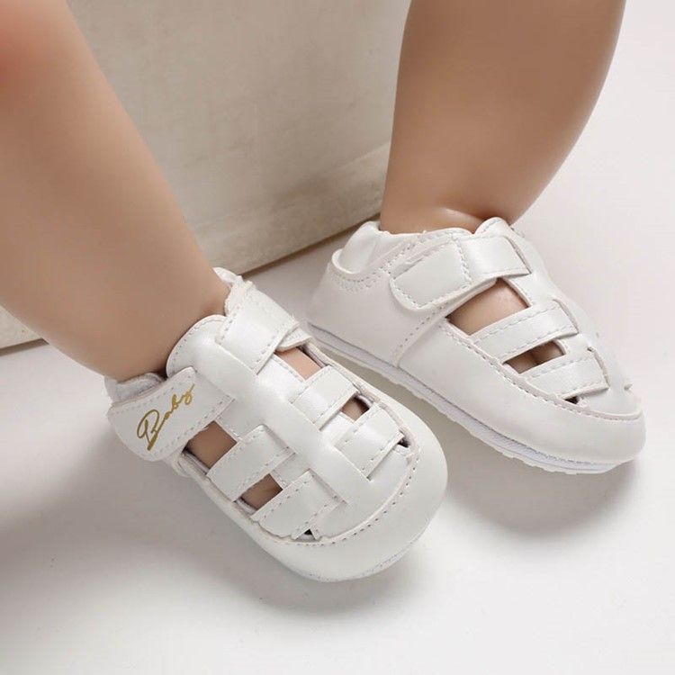 Chaussures De Bébé Creuses Unies