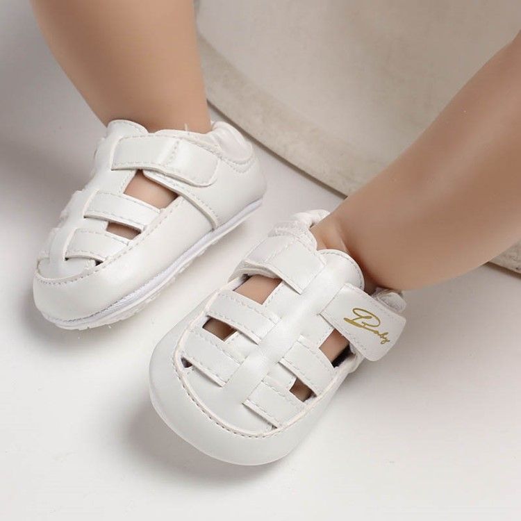 Chaussures De Bébé Creuses Unies