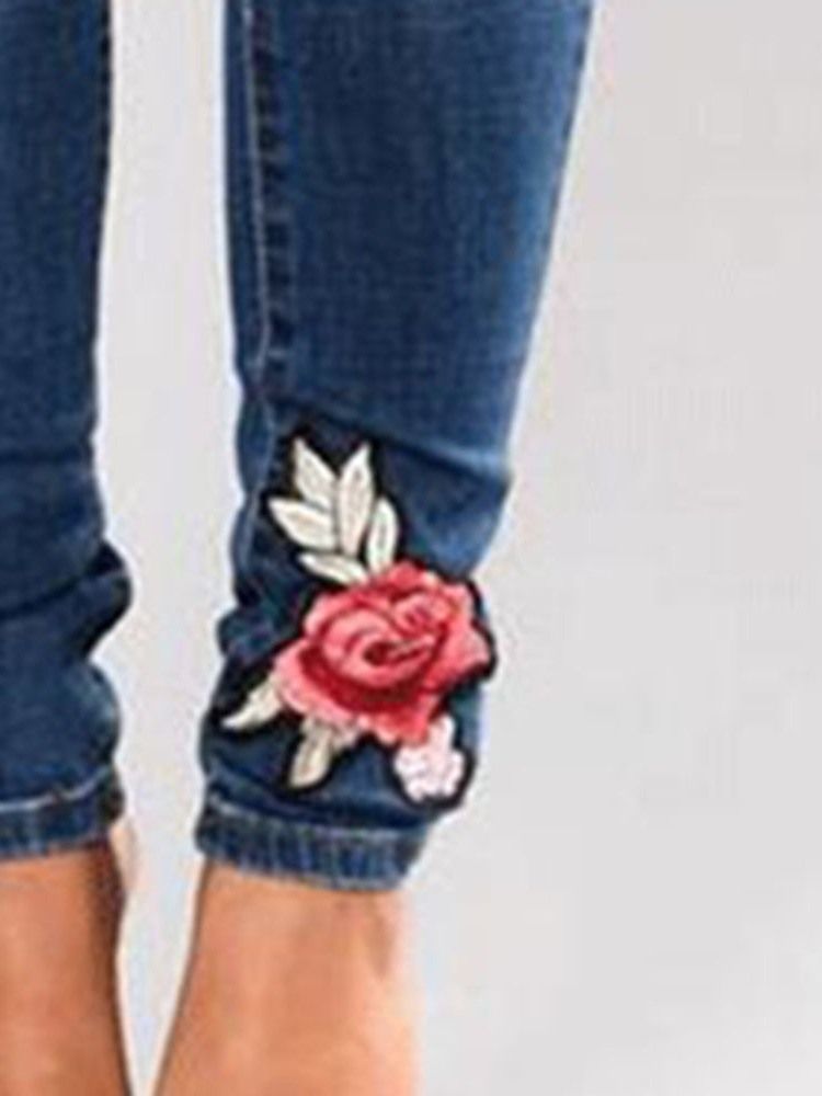 Jeans À Broderies Florales Pour Femmes À Taille Moyenne Et Déchiré