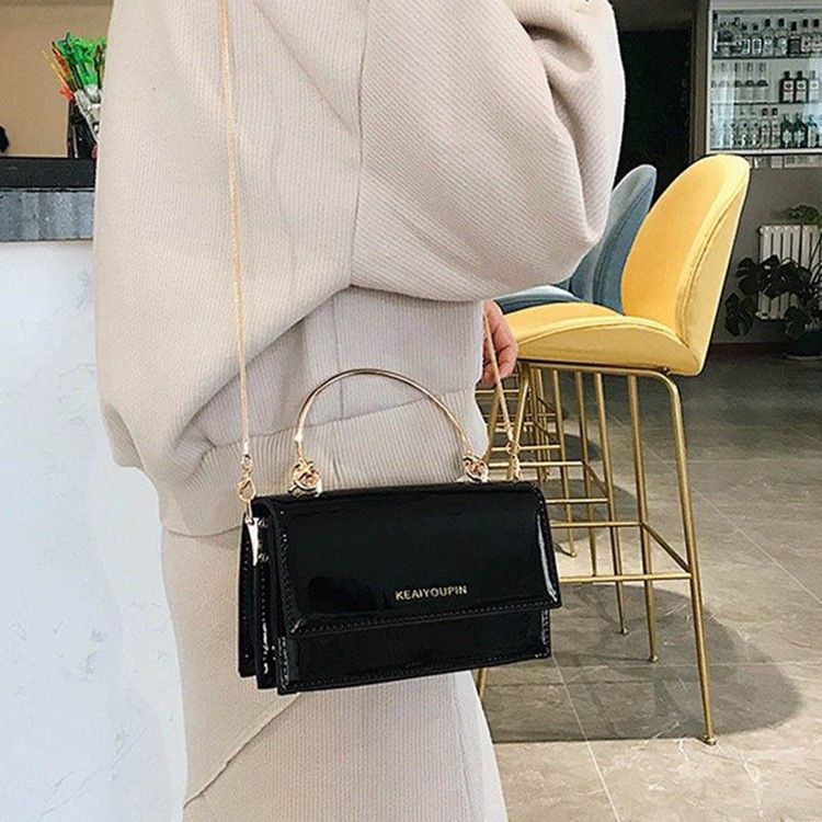 Sac En Cuir Verni Avec Chaîne En Pu