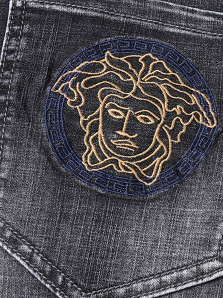 Short En Jean Coréen À Taille Moyenne Et Bouton Droit Fin Pour Hommes