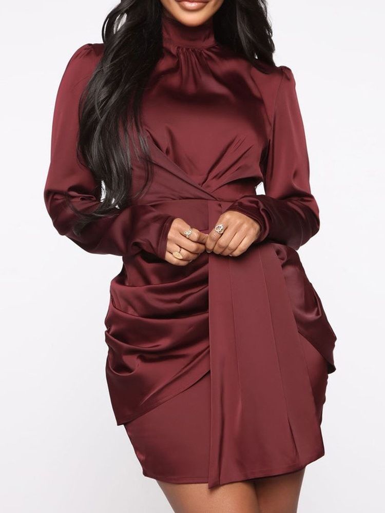 Robe Moulante Bordeaux À Col Roulé Plissé Au-dessus Du Genou Pour Femmes