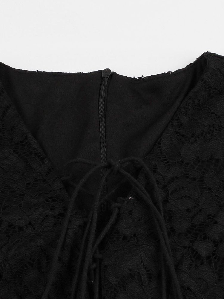 Petite Robe Noire En Dentelle À Manches Évasées Et Creuses Pour Femmes