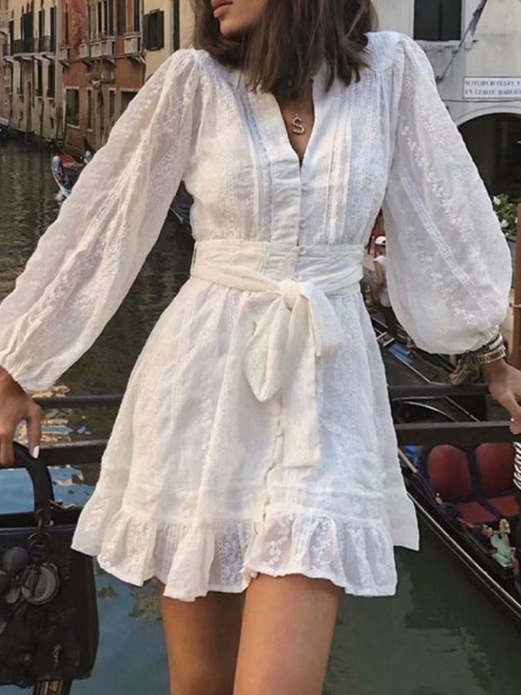 Robe Blanche Trapèze À Manches Longues À Lacets Au-dessus Du Genou Pour Femmes