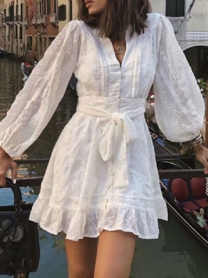 Robe Blanche Trapèze À Manches Longues À Lacets Au-dessus Du Genou Pour Femmes