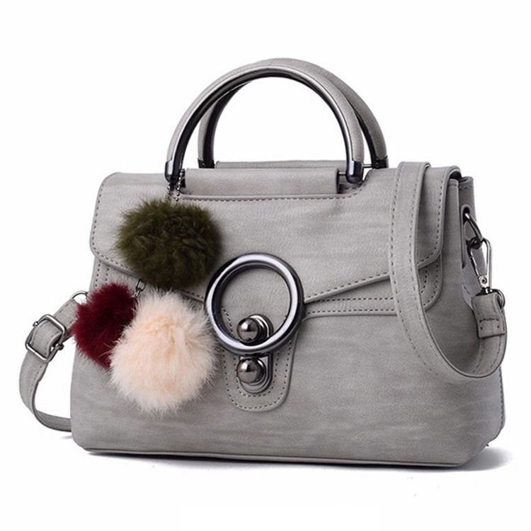 Sac À Bandoulière Avec Pendentif Boule En Peluche De Couleur Unie