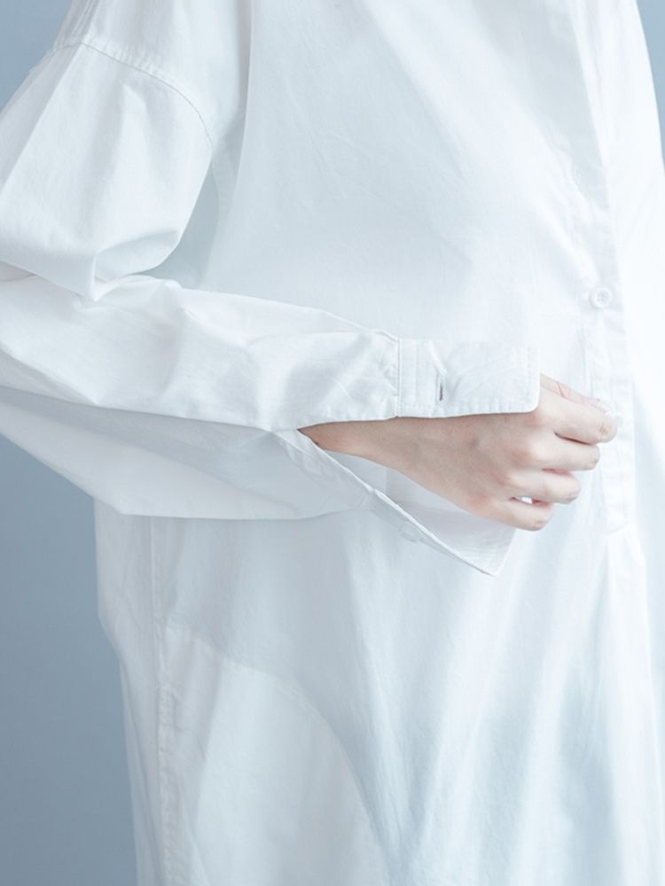 Robe Blanche Fendue À Manches Longues Et Col Montant Pour Femmes