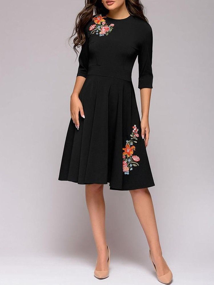 Robe À Fleurs Mi-longue À Broderies À Col Rond Pour Femmes