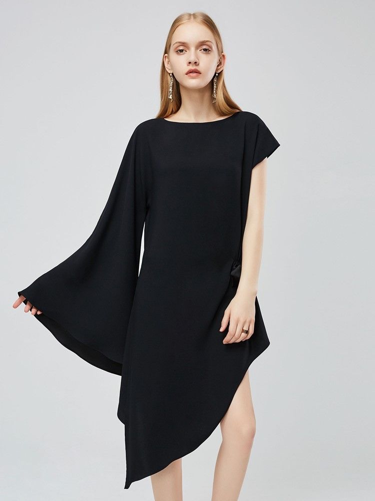 Robe Unie À Col Rond Et Asymétrique À Manches Évasées Pour Femmes