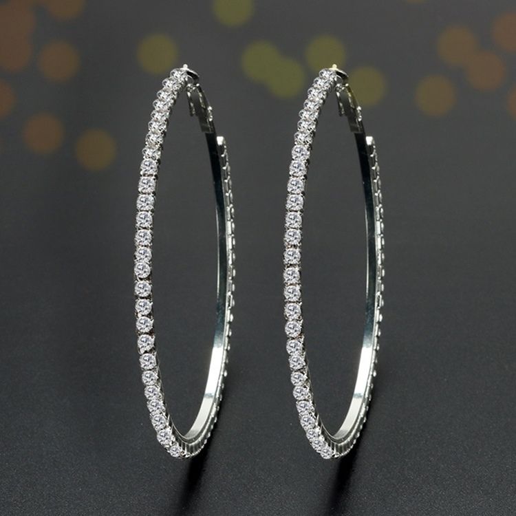 Boucles D'oreilles D'anniversaire En Argent Ordinaire